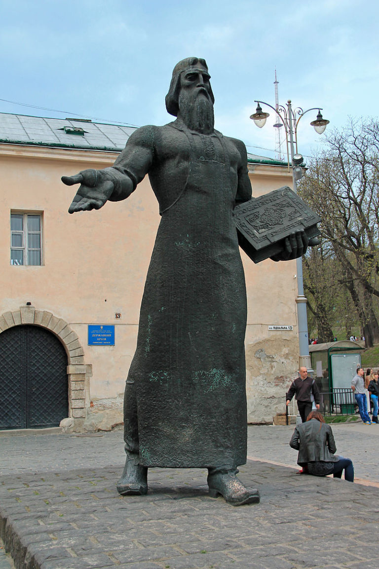 статуи во львове