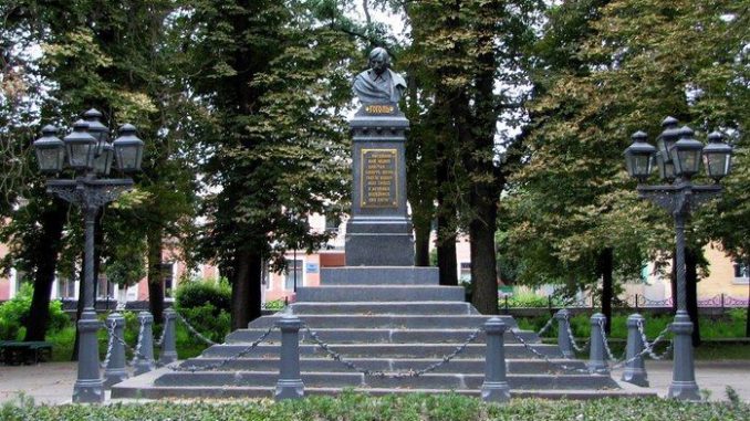 Реферат: Два памятника Н.В. Гоголю